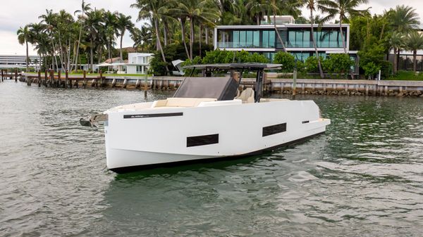 De Antonio Yachts D42 Open image