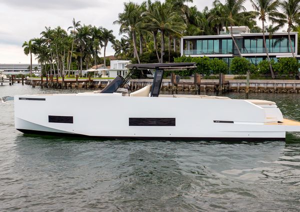 De Antonio Yachts D42 Open image