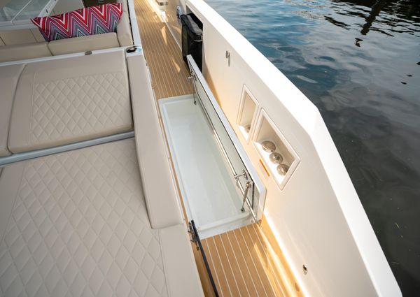 De Antonio Yachts D42 Open image