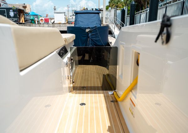 De Antonio Yachts D42 Open image