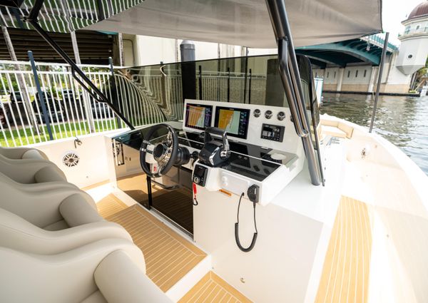 De Antonio Yachts D42 Open image