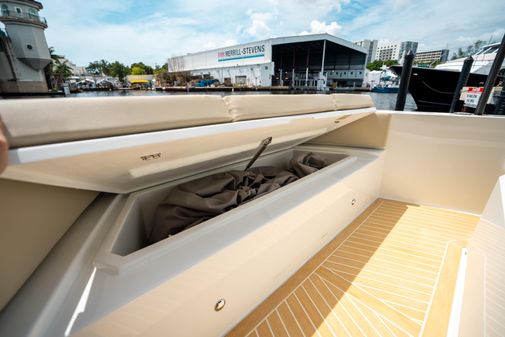 De Antonio Yachts D42 Open image