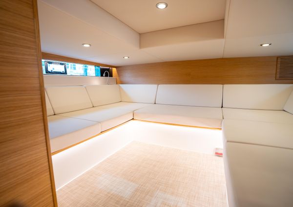 De Antonio Yachts D42 Open image