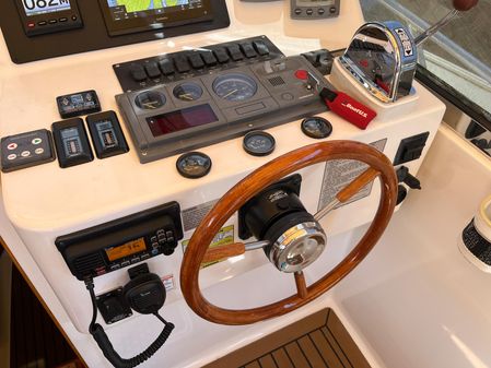 Legacy Yachts 28 Express image