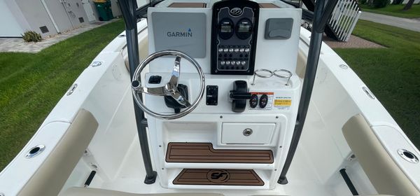 Sea Fox 246 Commander image