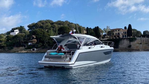 Sealine S330