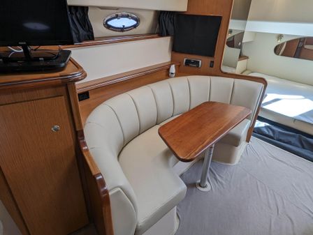 Cruisers Yachts 320 Express image