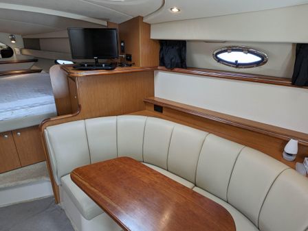 Cruisers Yachts 320 Express image