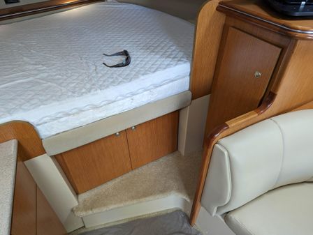 Cruisers Yachts 320 Express image