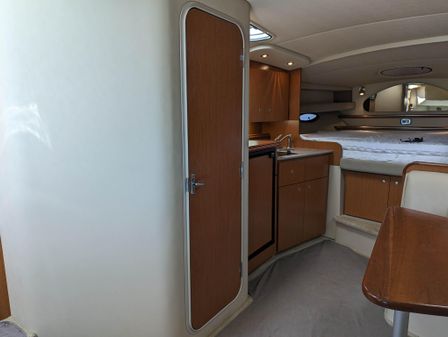 Cruisers Yachts 320 Express image