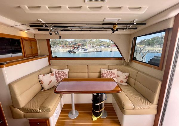 Cabo 35 Flybridge image