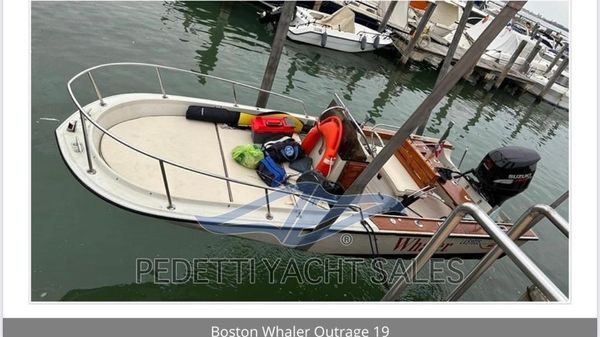 Boston Whaler Outrage 19 