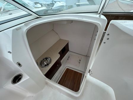 Robalo 247 Dual Console image