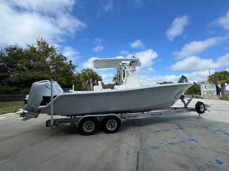 Front Runner 26 Center Console image