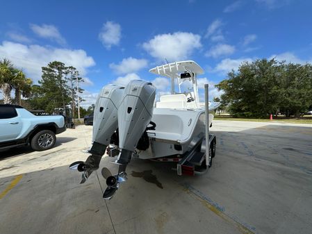 Front Runner 26 Center Console image