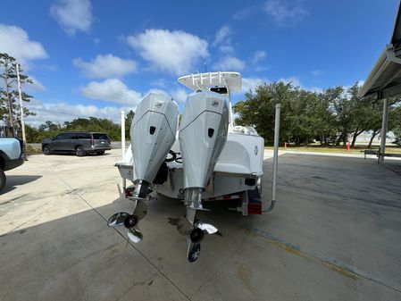 Front Runner 26 Center Console image