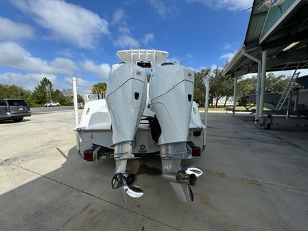 Front Runner 26 Center Console image