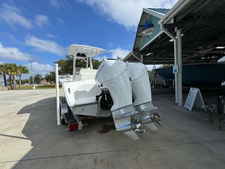 Front Runner 26 Center Console image