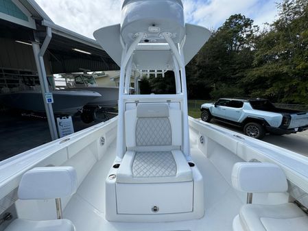 Front Runner 26 Center Console image