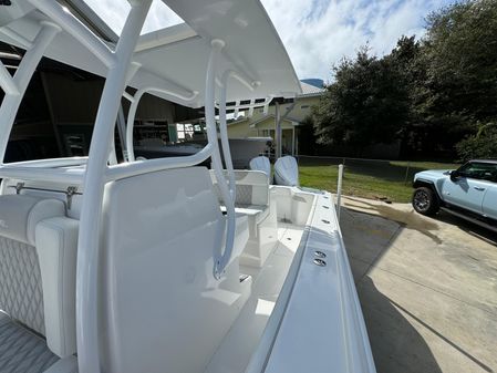 Front Runner 26 Center Console image