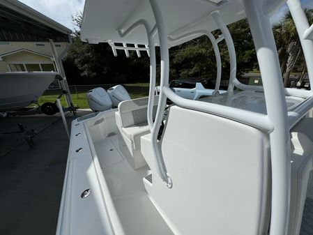 Front Runner 26 Center Console image