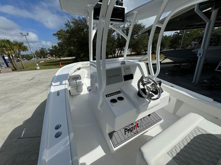 Front Runner 26 Center Console image