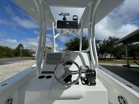 Front Runner 26 Center Console image