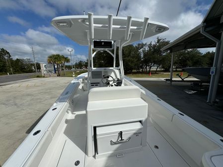 Front Runner 26 Center Console image