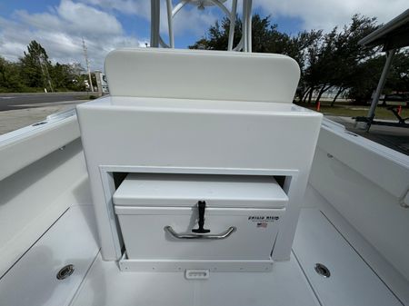 Front Runner 26 Center Console image