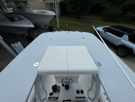 Front Runner 26 Center Console image