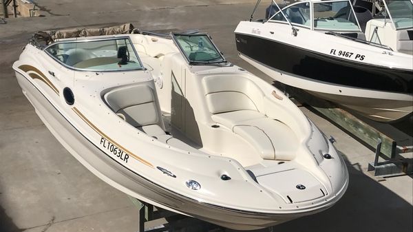Sea Ray 240 Sundeck