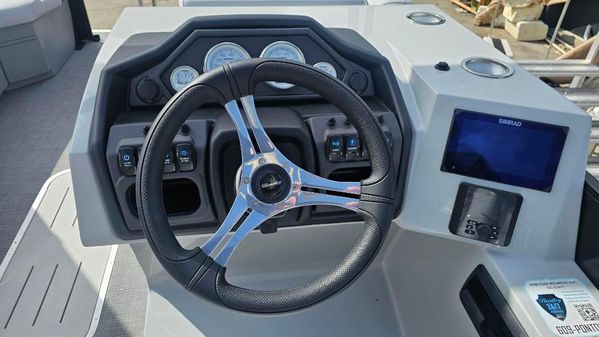 Bentley-pontoons LEGACY-223-NAVIGATOR image