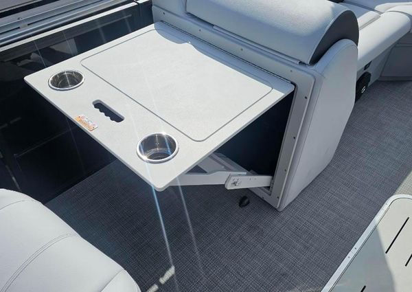 Bentley-pontoons LEGACY-223-NAVIGATOR image