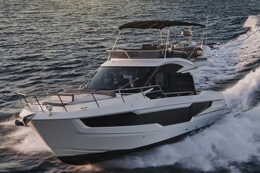 Galeon 400 Fly image