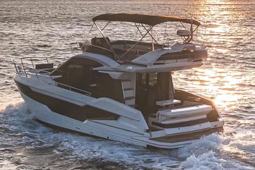 Galeon 400 Fly image