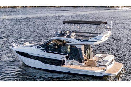 Galeon 400 Fly image