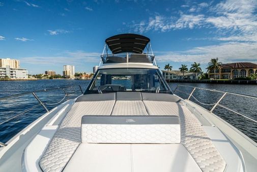 Galeon 400 Fly image