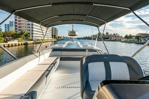 Galeon 400 Fly image