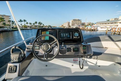 Galeon 400 Fly image