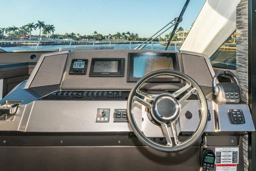 Galeon 400 Fly image