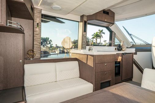 Galeon 400 Fly image