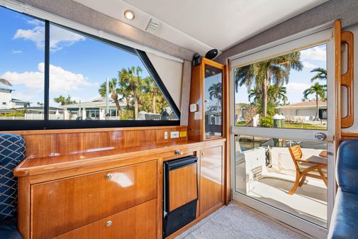 Riviera 43 Flybridge image