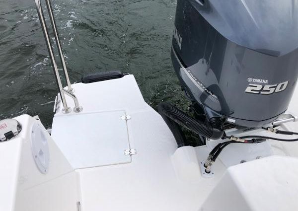 Ranger-tugs R-25-OUTBOARD image