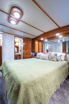 Tollycraft Pilothouse image