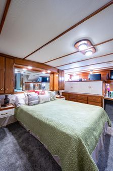 Tollycraft Pilothouse image