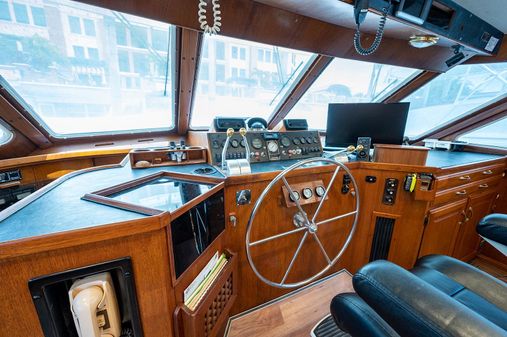 Tollycraft Pilothouse image