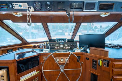 Tollycraft Pilothouse image