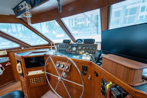 Tollycraft Pilothouse image