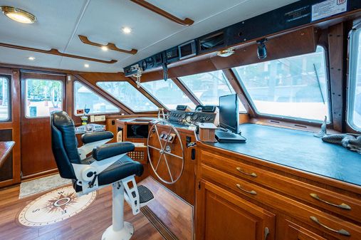 Tollycraft Pilothouse image