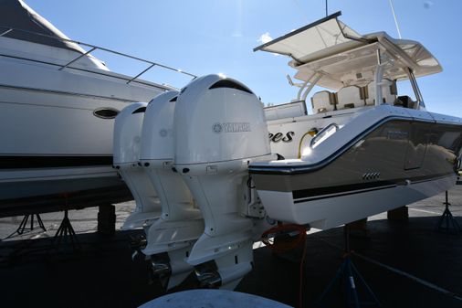 Pursuit S-368-SPORT image